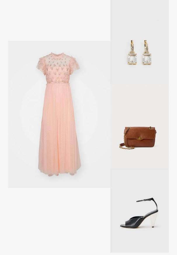 Needle & Thread ROCOCO jasnoróżowy; Czarne skórzane sandały na wysokim obcasie z odkrytymi palcami, asymetrycznym wzorem, paskiem w okolicy kostki oraz metalicznym obcasem w kształcie stożka. Gładka faktura na całej powierzchni.; Brązowa skórzana torba na ramię z klapą, złotymi elementami i łańcuszkowym paskiem. Gładka tekstura, prostokątny kształt, minimalne zdobienia.; Złote kolczyki z prostokątnym, przezroczystym kryształem zwisającym poniżej rzędu małych, okrągłych, przezroczystych akcentów. Elegancki, nowoczesny design.