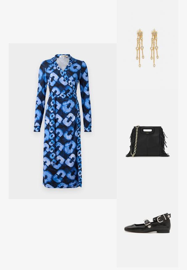 Dolga obleka z zavihkom v modri in črni barvi, z abstraktnim vzorcem svetlih in temnih modrih oblik. Mehka tkanina in dizajn v obliki črke V.; Črne lakaste balerinke s kvadratnim prstom, trakovi okrog gležnja z zlatimi dodatki in ravnim podplatom. Gladka tekstura z minimalističnim dizajnom.; Črna usnjena ročna torba z detajli fringa, zlatim verigo za rame in izrezanim ročajem. Na sprednji strani je nameščen logotip.; Zlato-tonirane uhane z več kaskadnimi verigami, ki vključujejo prozorne ovalne kamenčke in okrasne zgornje dele.