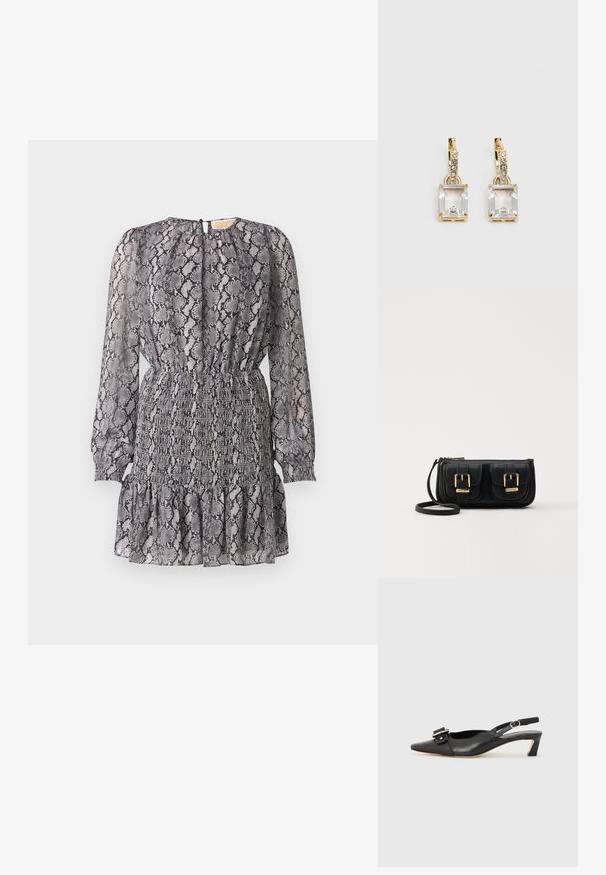 Sukienka w szarym i czarnym wzórze węża z długimi rękawami, marszczonym paskiem w talii i falbaniastym dołem. Posiada zapięcie typu keyhole z tyłu.; Czarne skórzane buty typu slingback z ostrym noskiem, małym obcasem i ozdobnym zapięciem na górze. Gładka faktura, minimalistyczny design.; Czarna skórzana torba na ramię z dwoma przednimi kieszeniami, złotymi klamrami, zamkiem błyskawicznym i cienkim paskiem. Teksturowana powierzchnia i kompaktowy prostokątny kształt.; Złote kolczyki z prostokątnym, przezroczystym kryształem zwisającym poniżej rzędu małych, okrągłych, przezroczystych akcentów. Elegancki, nowoczesny design.