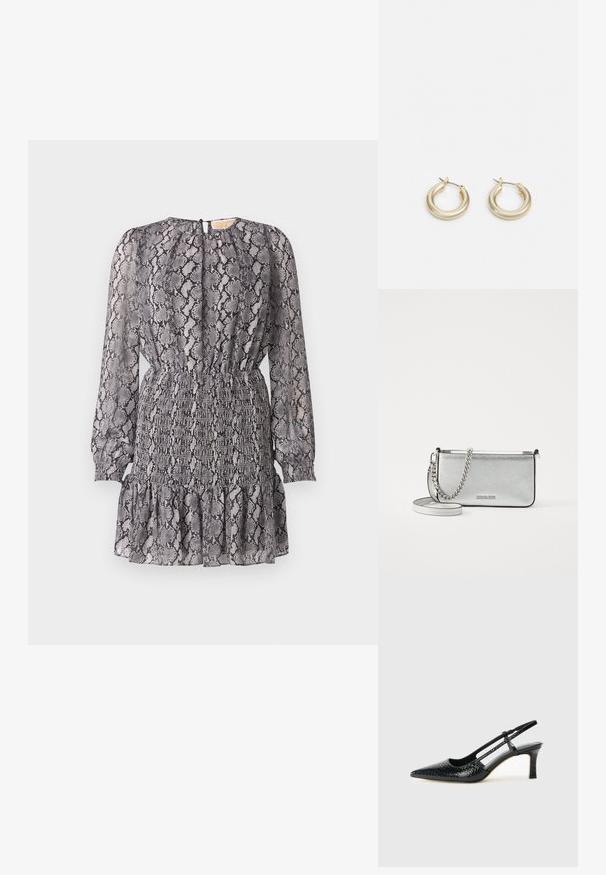 Grå og svart slangeskinnmønstret kjole med lange ermer, smocket midje og volangkant. Har en nøkkelhull-lukking bak.; Sorte patent slingback hæl med spids tå, featuring tekstureret slangeskind, justerbar rem og en kort, tekstureret blokhæl.; Sølv lær crossbody-veske med teksturert finish, kjede- og stroppdetaljer, samt glidelås-lukking. Har en logo på forsiden.; Lauren Ralph Lauren BASIC SMALL HOOP - Øredobber - gold-coloured