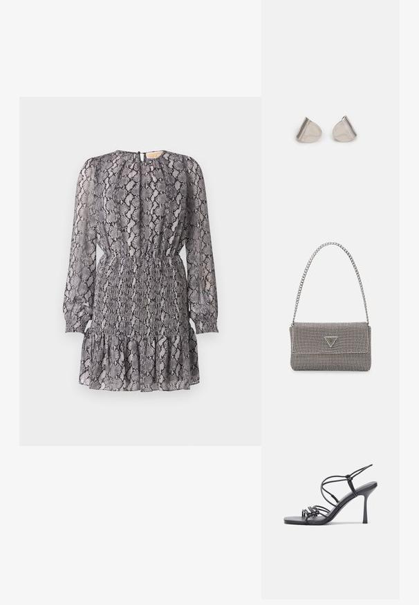 Grå och svart ormtryckt klänning med långa ärmar, ett smockat midjeband och volangnederkant. Har en nyckelhålslåst bak.; Svarta högklackade sandaler har tunna remmar med en knuten design, en slät fyrkantig tå och en smal stilettklack.; Ljusgrå metallisk handväska med kedjestropp, prydd med små cirkulära metallnitar och en triangulär logotyp.; Silverfärgade metallörhängen med en slät, tårformad design och en polerad yta. Subtila gravyrer tillför detaljer. Minimalistisk design.