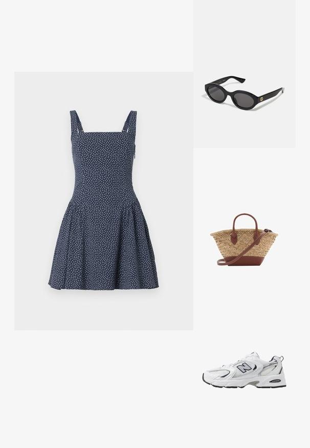 Námornícky modré bezrukávové šaty so štvorcovým výstrihom, s priliehavým tielkom a rozšírenou sukňou, zdobené bielymi bodkami.; Biele športové topánky s priedušným vrchným materiálom, námorníckymi akcentmi a polstrovanou podrážkou. Obsahujú logo "N", šnúrky a textúrovaný detail na boku.; Čierne oválne slnečné okuliare s tmavými sklami a lesklým plastovým rámom. Obsahujú zlaté logo na stráne, čo im dáva elegantný a moderný dizajn.; Tkaný košík z prútia so hnedými koženými akcentmi, dvoma rúčkami a odnímateľným popruhom. Zakrivený tvar s pevným dnom.