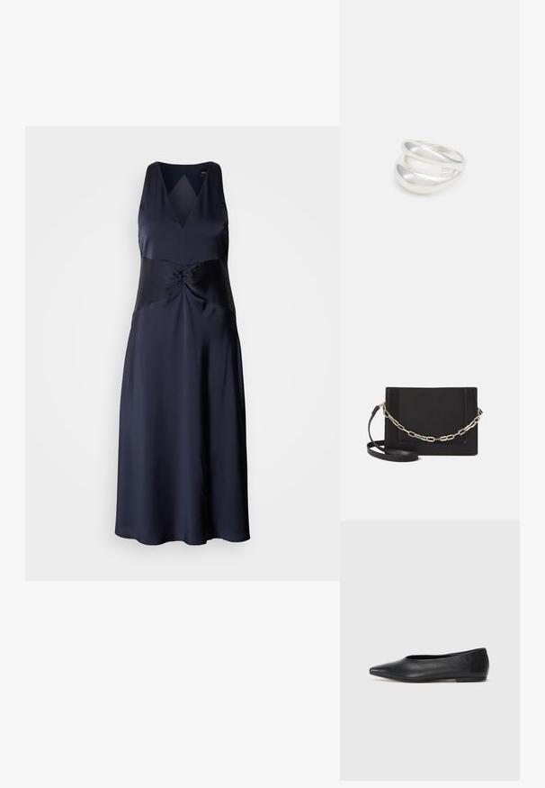 Tumši zilas krāsas bez piedurknēm kleita no satīna ar V veida dekoltē, pārklātu ķermeni un plūstošu A formas siluetu. Gluda, spīdīga tekstūra.; Melna ādas baleta kurpe, ar norādītu purngalu, minimālisma dizains, gluda tekstūra, zema papēža augstums, bez redzamiem aksesuāriem vai rotājumiem.; Melna ādas crossbody soma ar gludu faktūru, taisnstūrveida formu un metalizētu ķēdes detaļu priekšā. Iekļauta regulējama siksna.; Sudraba divu joslu gredzens ar gludu, pulētu virsmu. Iezīmējas ar plūstošu, izliekta dizaina struktūru ar pārklājošām sekcijām modernam izskatam.