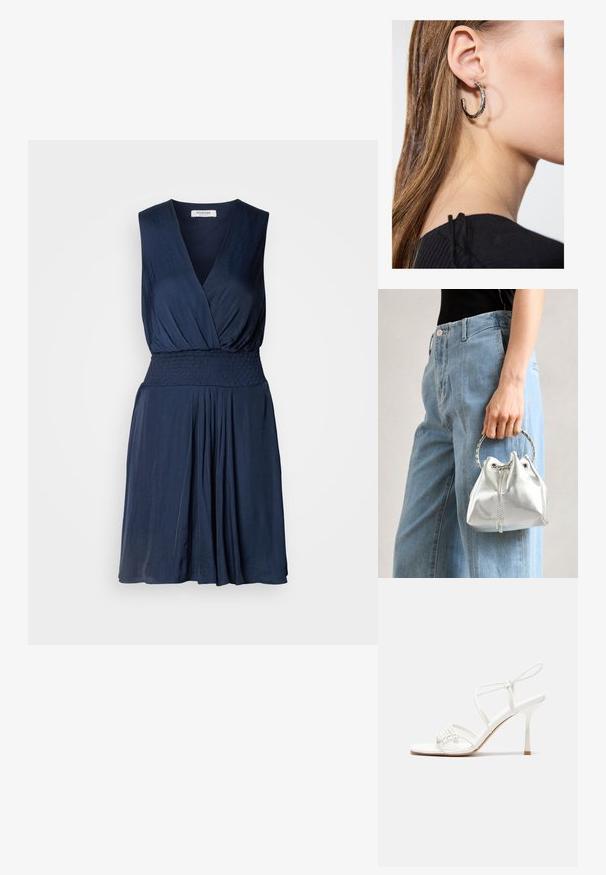 Mornarskoplavi bez rukava haljina s dubokim V-izrezom, nabranim strukom i lepršavom suknjom. Napravljena od meke tkanine s suptilnom teksturom.; Bijele sandale s visokom potpeticom i trakama, ravno oblikovanim prstima, teksturiranim prednjim dijelom s naboranim detaljima i uskom trakicom oko gležnja.; Metalna srebrna torba s teksturiranim završetkom, ukrašena srebrnim okruglim drškom i zatvaranjem na vezanje, drži se uz svijetloplave traperice.; Srebrna kružna naušnica s poliranim završetkom, koja ima male zlatne detalje i okrugli oblik, nošena na uhu.