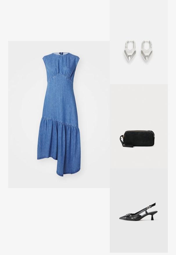 Rochie din denim cu un corset ajustat, decolteu rotund, mâneci scurte și fustă în straturi. Materialul este de o nuanță medie de albastru, cu o textură subtilă.; Pantofii slingback din piele neagră, cu vârful ascuțit, curele decorative cu ochiuri din metal și toc bloc mic. Suprafață texturată.; Geantă de mână din suede negru, cu închidere cu fermoar și bretea detașabilă pentru încheietura mâinii. Dispune de accesorii din metal aurit și o textură netedă, mată.; Lacate în formă de inimă, argintii, cu inscripții gravate "DA" și "NU", finisaj lustruit, design simetric și un închizător robust din metal.