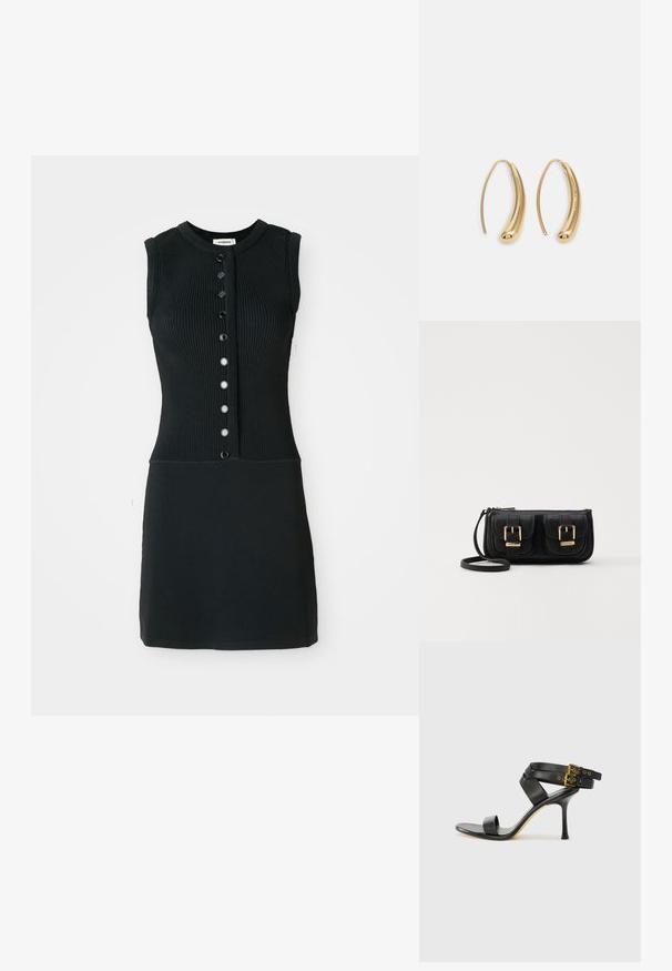 Sort ribbet strikket ærmeløs kjole med rund hals, med en frontal knapstolpe med seks sorte knapper og en tætsiddende silhuet.; Sort hæl-sandal med krydsede stropper og justerbar spænde. Har en glat overflade og spids stilettohæl.; Sort læder crossbody taske med to frontlommer, guldspænder, lynlåslukning og en slank rem. Struktureret overflade og kompakt rektangulær form.; Guldfarvede metal hoops øreringe med en bøjet, forlænget form. Har en glat, skinnende overflade og en afrundet spids for ekstra detalje.