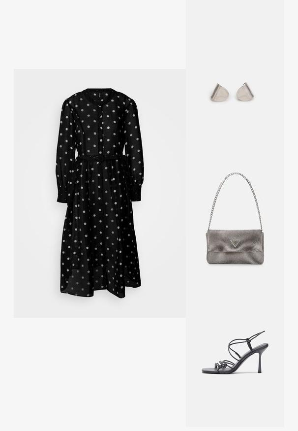 Abito nero a maniche lunghe realizzato in tessuto trasparente, con motivo a pois bianchi, chiusura frontale con bottoni e vita cintrata per una silhouette definita.; Sandali neri con tacco alto presentano sottili cinturini con design annodato, una punta quadrata liscia e un elegante tacco a spillo.; Borsa a mano metallica grigia chiara con tracolla a catena, impreziosita da piccoli chiodi metallici circolari e da un logo triangolare del marchio.; Orecchini in metallo argentato con forma a goccia liscia e finitura lucida. Incisioni sottili aggiungono dettagli. Design minimalista.