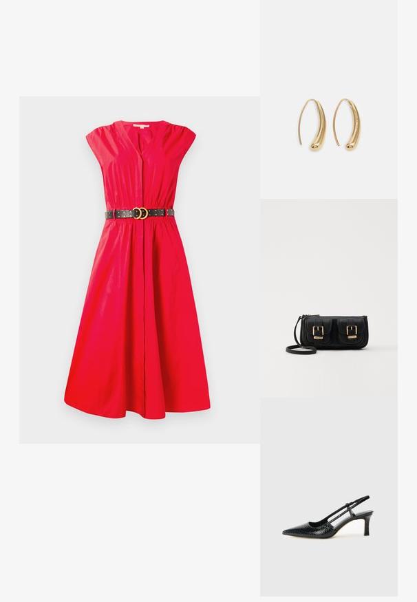 Crvena pamučna haljina s kap rukavima, V-izrezom, naglašenim strukom i crnim pojasom s zlatnim dvostrukim prstenovima i zakovicama. Suknja je lepršava do duljine koljena.; Crne lakirane slingback pete s oštrim vrhom, s teksturiranim uzorkom zmijske kože, podesivom remenom i kratkom, teksturiranom blok-petom.; Crna kožna torba preko ramena s dva prednja džepa, zlatnim kopčama, zatvaranjem na zip i uskim remenom. Teksturirana površina i kompaktan pravokutan oblik.; Zlatne metalne naušnice u obliku obruča s zakrivljenim, izduženim oblikom. Imaju glatku, sjajnu površinu i zaobljeni vrh za dodatni detalj.