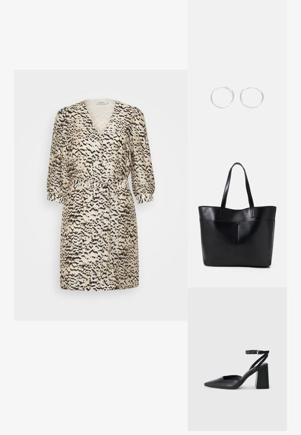 Rövid, krém színű ruha V-nyakkal, háromnegyedes ujjal, és övvel. Az egész ruhát fekete állati mintázat díszíti.; Fekete bőr, hegyes orrú magassarkú cipő boka pánttal és vastag sarokkal. Sima textúra, elegáns dizájn és minimális esztétika.; Fekete bőr bevásárlótáska két hosszú fogantyúval, sima felülettel és strukturált formával. Elülső zseb található rajta a plusz tárolás érdekében.; Ezüst karika fülbevalók, letisztult, kerek formával, sima felülettel és látható díszítés nélkül. A átmérő nem megadott.