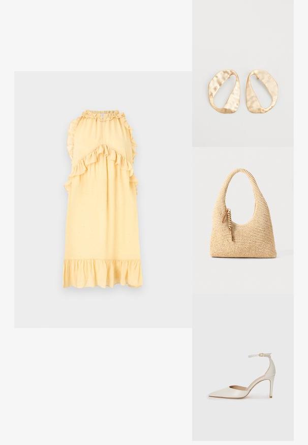 Hofmann Copenhagen SASHA - Rochie de zi - butter cream; Pantofii înalți din piele albă, cu vârf ascuțit, curea la gleznă și toc subțire de tip stiletto. Textură netedă cu un finisaj subtil lucios.; Geantă țesută bej cu un mâner curbat, suprafață texturată și un detaliu de franjuri maroniu. Prezintă o formă moale, de tip hobo.; O pereche de cercei din metal de culoare aurie, cu formă ovală neregulată, având o suprafață texturată, ușor ciocănită, pe un fundal alb.