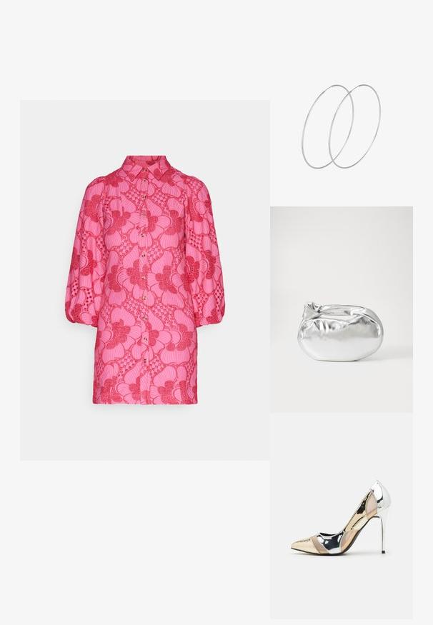 Rožnata oblekica s cvetličnim vzorcem, z gumbi na sprednji strani, ovratnikom in napihnjenimi rokavi, izdelana iz lahkotnega materiala.; Čevlji z visoko peto in konico, v barvni kombinaciji srebrne, zlate in nude. Sijajna obdelava z izrezljanim dizajnom, z igličasto peto.; Srebrna kovinska torbica z mehko, zaobljeno obliko in zavezano zgornjo zaporo. Narejena iz gladkega umetnega usnja.; Srebrne uhane v obliki obroča z minimalističnim dizajnom. Krožna oblika, gladka tekstura in tanek profil. Lahki s poliranim zaključkom.