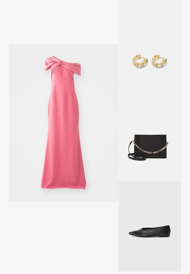 Długa różowa sukienka z dekoltem off-the-shoulder, z węzłowym detalem przy szyi i gładkim, zwiewnym materiałem.; Czarne baleriny z lakierowanej skóry, spiczasty nosek, minimalistyczny design, gładka faktura, niskie obcasy, bez widocznych elementów metalowych czy ozdób.; Czarna skórzana torebka typu crossbody z gładką teksturą, prostokątnym kształtem oraz metalowym detalem w postaci łańcuszka z przodu. W zestawie regulowany pasek.; Złote kolczyki w kształcie obręczy z teksturowanym fasonem i trzema przezroczystymi kryształkami po jednej stronie, oferujące nowoczesną, geometryczną estetykę.