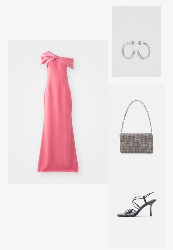Garšs rozā kleitas ar atvērtām plecu dizainu, kurai ir mezgla detaļa ap kaklu un gluda, plūstoša auduma.; Melnas augstpapēžu sandales ar plāniem siksniņām un mezgla dizainu, gluda kvadrātveida purngalu un elegantu stiletto papēdi.; Gaiši pelēka metāla rokassoma ar ķēdes siksnu, rotāta ar mazām apaļām metāla kniedēm un trīsstūra zīmola logo.; Sudraba riņķveida auskari ar gludu, spīdīgu apdari. Apaļas formas, viegla dizaina, ar aizdari uz stieples.