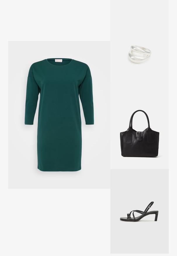 Ciemnozielona sukienka do kolan wykonana z miękkiego materiału. Posiada okrągły dekolt oraz rękawy o długości trzech ćwierć. Jest luźna, nie ma widocznych wzorów.; Czarne sandały na obcasie z prostokątnym noskiem i niskim słupkowym obcasem. Posiadają wiele cienkich pasków i regulowany pasek na kostkę. Wykonane z gładkiej skóry.; Czarna skórzana torba tote o gładkiej fakturze, usztywnionym kształcie, dwóch uchwytach oraz wyraźnym srebrnym zapięciu na przodzie.; Srebrna obrączka podwójna z gładką, polerowaną powierzchnią. Posiada płynny, zakrzywiony kształt z nakładającymi się sekcjami, co nadaje nowoczesny wygląd.; Srebrna obrączka podwójna z gładką, polerowaną powierzchnią. Posiada płynny, zakrzywiony kształt z nakładającymi się sekcjami, co nadaje nowoczesny wygląd.