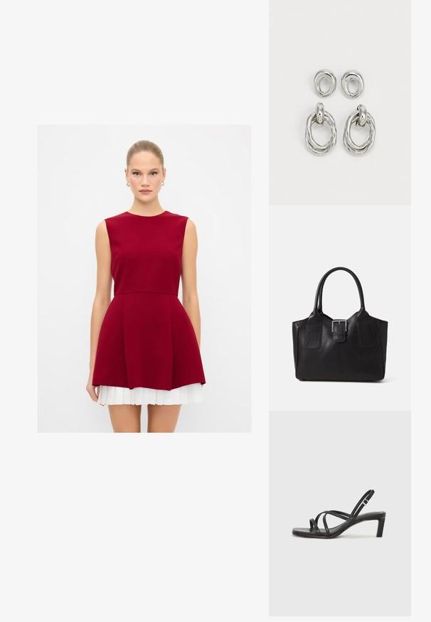 Robe sans manches bordeaux avec un corsage ajusté, une jupe évasée et des accents plissés blancs au niveau de l'ourlet. Tissu lisse avec une silhouette épurée.; Sandale noire à lanières avec un bout carré et un petit talon bloc. Elle présente plusieurs fines lanières et une sangle de cheville ajustable. Fabriquée en cuir lisse.; Sac fourre-tout en cuir noir avec une texture lisse, une forme structurée, deux poignées et un détail en boucle argentée proéminent à l'avant.; Boucles d'oreilles en métal ton argent, comprenant deux modèles : un anneau circulaire torsadé et un clou circulaire lisse. La surface réfléchissante renforce l'élégance.