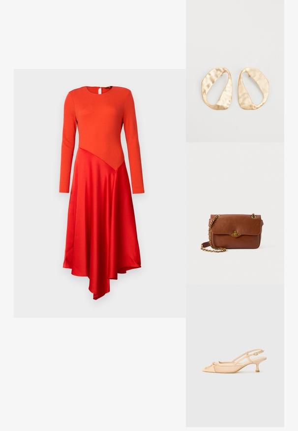 Červené šaty s dlouhými rukávy, kulatým výstřihem a zadním výstřihem ve tvaru klíčové dírky. Mají hladký vršek a asymetrickou saténovou sukni s volným zakončením.; Stuart Weitzman KITTY - Klasické lodičky - beige/barely beige; Hnědá kožená crossbody taška s klopovým zavíráním, zlatými kovovými detaily a řetízkovým popruhem. Hladká textura, obdélníkový tvar, minimální zdobení.; Pár nepravidelných oválných náušnic z kovu pozlaceného zlatem s texturovaným, mírně kladivkovým povrchem na bílém pozadí.