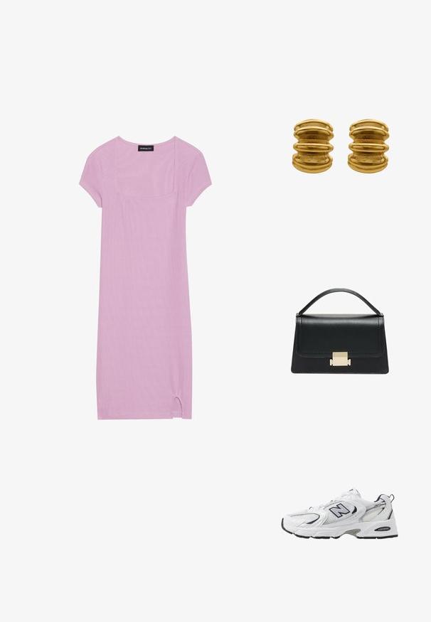 Jasnofioletowa sukienka krótko rękawowa z kwadratowym dekoltem, żebrowaną teksturą i małym rozcięciem na hemie. Miękka, oddychająca tkanina.; Białe sportowe buty z siateczkową cholewką, granatowymi akcentami i wyściełaną podeszwą. Posiadają logo "N", sznurówki oraz teksturowany detal po boku.; Czarna skórzana torebka o zorganizowanej konstrukcji, z górną rączką i złotym metalowym zapięciem z przodu. Gładka faktura, minimalne przeszycia.; Złote kolczyki na klips z cylindrycznym kształtem, z nierówną strukturą, gładką powierzchnią i polerowanym wykończeniem.