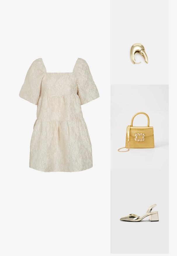 Trumpas smėlio spalvos suknelė su pūstu trumpu rankovėmis, kvadratiniu iškirpimu ir tekstūruotu gėlių žakardo audiniu.; Auksiniai, metaliniai slingback aukštakulniai bateliai su smailiu pirštu ir masyviu kulnu. Lygus paviršius, minimalizmo dizainas ir siaura juostelė.; Geltonas dirbtinės krokodilo odos rankinukas su standžiu dizainu, viršutine rankena, nuimamu grandininiu dirželiu ir dekoratyviniu krištolo papuošimu ant užsegimo.; Aukso tono metalinės auskarai su stilingu, kreiviu dizainu. Išsiskiria ryškiu smailiu pavidalu, poliruota paviršiumi ir užsegimu su vyriu.