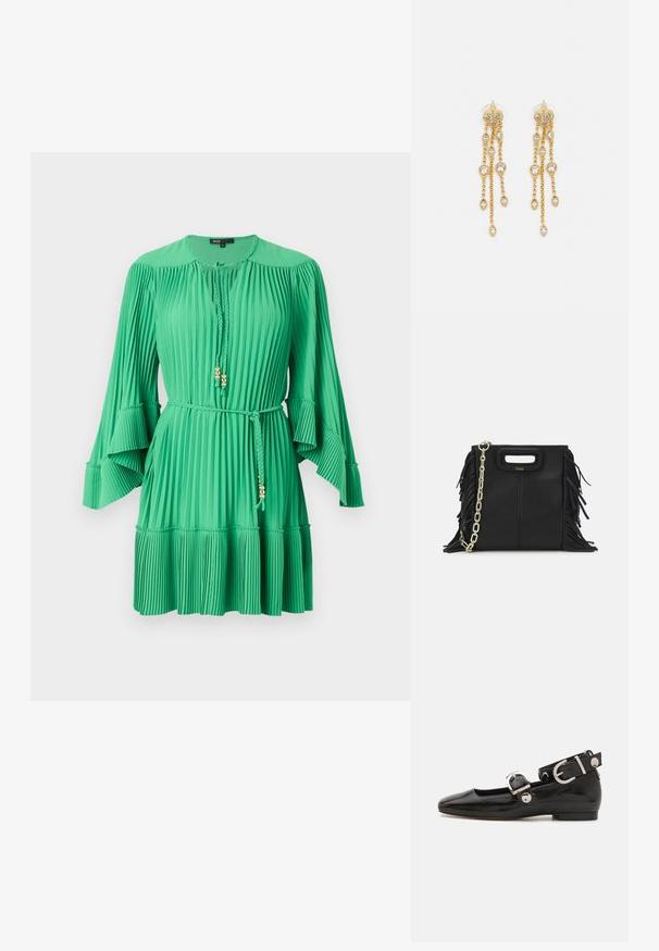 Zelena nabrana obleka z dolgimi zvonastimi rokavi, ovratnikom na vrvico in pletenim pasom z zlatimi dodatki. Gladka tekstura, do kolen.; Črne lakaste balerinke s kvadratnim prstom, trakovi okrog gležnja z zlatimi dodatki in ravnim podplatom. Gladka tekstura z minimalističnim dizajnom.; Črna usnjena ročna torba z detajli fringa, zlatim verigo za rame in izrezanim ročajem. Na sprednji strani je nameščen logotip.; Zlato-tonirane uhane z več kaskadnimi verigami, ki vključujejo prozorne ovalne kamenčke in okrasne zgornje dele.