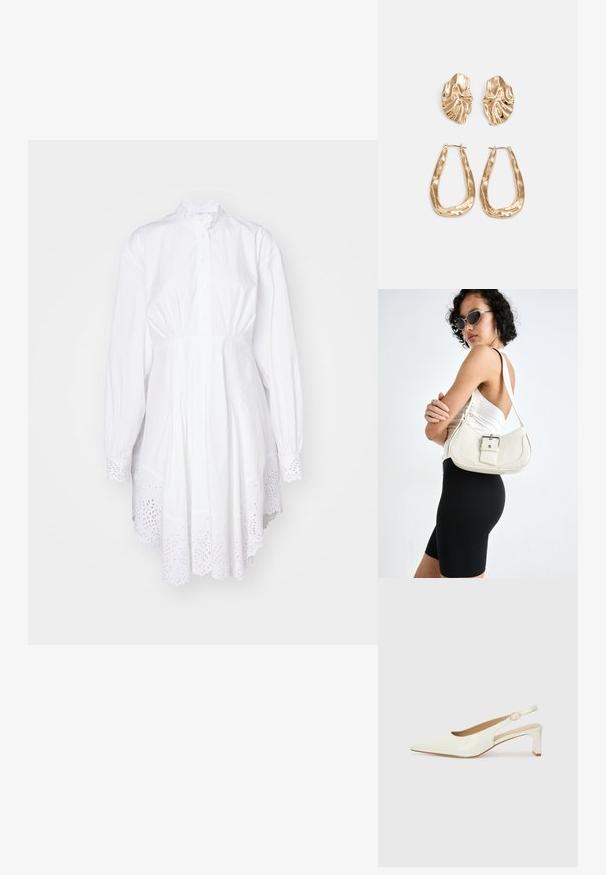 Rochie albă cu mânecă lungă, guler înalt, închidere cu nasturi și detalii din dantelă. Design cu perforații la tiv și manșete, fabricată din bumbac moale.; Pantofii slingback din piele lăcuită albă, cu vârful ascuțit și toc mic pe bloc. Dispun de o curea subtilă cu un detaliu în nuanță de aur.; Geantă de piele albă cu o formă curbată, curea reglabilă și un detaliu mic cu cataramă. Modelul poartă o ținută neagră ajustată.; Cercei aurii cu forme texturate și ondulate. Include studs sculpturale cu clip și un design de cerc deschis cu un finisaj cioplit.