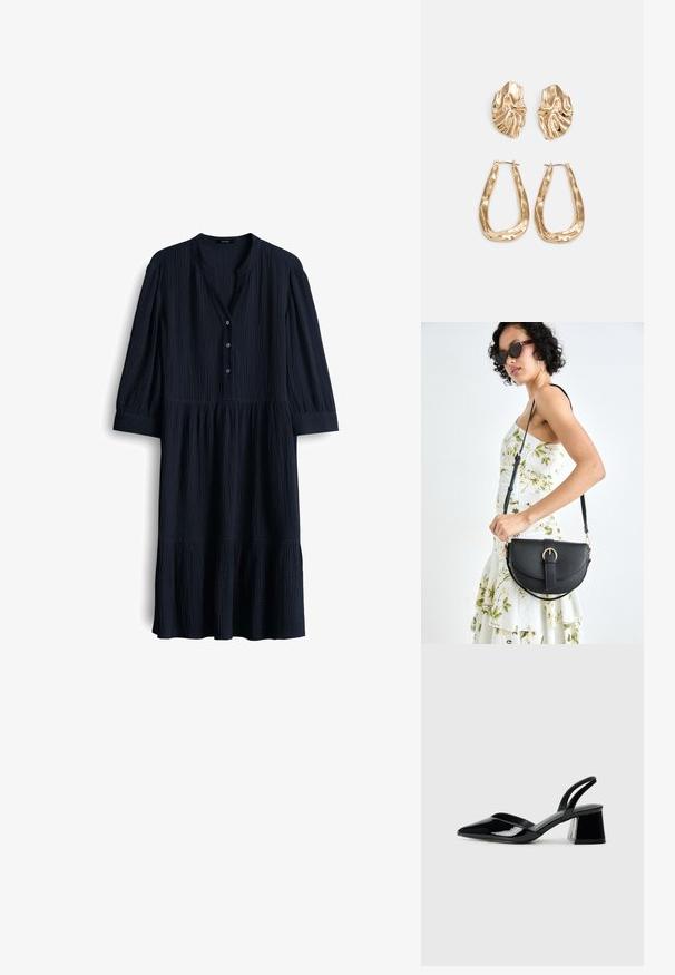 Abito in cotone blu navy, testurizzato, con scollatura a V, tre bottoni e maniche a tre quarti. Orlo svasato con dettagli arricciati.; Décolleté in vernice nera con punta affusolata e tacco in geometria cubica. Presentano un design elegante e minimalista, con una texture liscia.; Borsa a tracolla nera in pelle con una forma curva, manico rimovibile e accessori dorati. La borsa presenta una patta con un dettaglio a fibbia.; Orecchini in tono oro caratterizzati da forme ondulate eTexture. Comprendono chiusure clip-on scultoree e un design a cerchio aperto con finitura martellata.