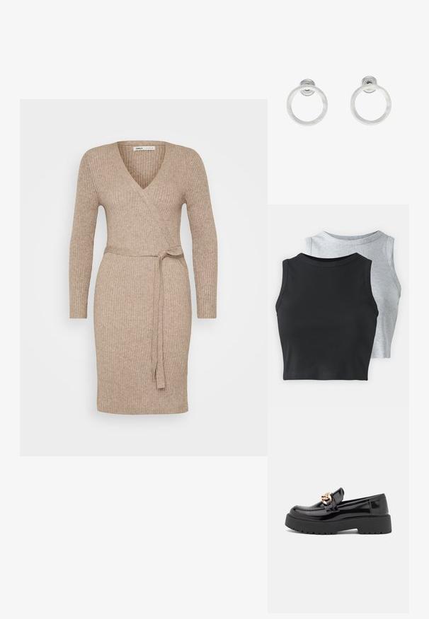 Bež pletena obleka z dolgimi rokavi, V-izrezom in povezanjem v pasu. Gladka tekstura, oprijeta zasnova, dolžina do sredine stegen.; Even&Odd Petite 2 PACK - Top - light grey/black; Črni lakirani usnjeni loafers s debelim črnim podplatom in zlato kovinsko opremo. Gladka tekstura in zasnova zaokroženega nosu.; Srebrni kovinski obročasti uhani z brušenjem, s krožno obliko in prozornim zatičem za varno nošenje.