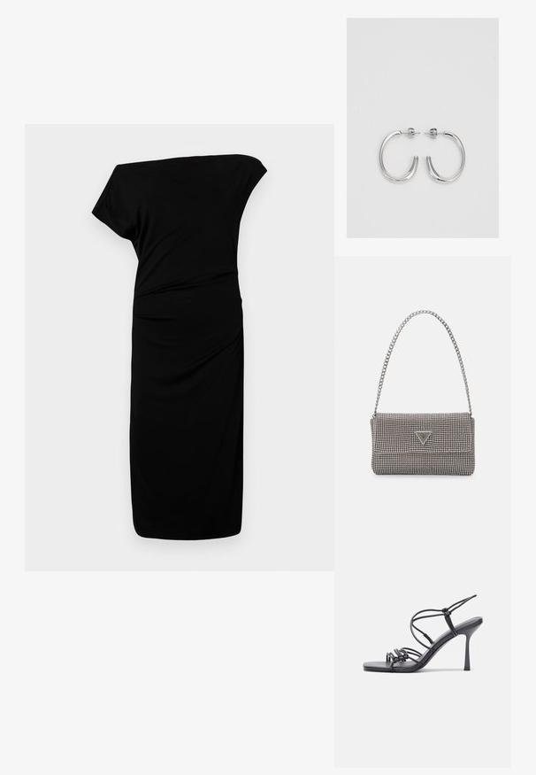 Juoda suknelė be petnešų, pagaminta iš lygaus audinio, su prigludusia siluetu, susirauklus juosmens srityje ir kelio ilgio kirpimu.; Juodos aukštakulnės sandalai pasižymi plonyčiais dirželiais su mazgo dizainu, lygiu kvadratiniu pirštu ir elegantišku stiletto kulnu.; Šviesiai pilka metalinė rankinė su grandinėlės dirželiu, papuošta mažais apvaliais metaliniais smeigėmis ir trikampiu prekės ženklu.; Sidabriniai lankelio formos auskarai su lygiu, blizgiu paviršiumi, išlenktos formos ir su užsegimu. Minimalistinio dizaino su moderniu apdaila.