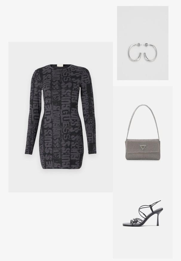 Robe noire à manches longues avec un motif répétitif du logo "GUESS" gris foncé, coupe ajustée et col rond. Texture de tissu lisse.; Des sandales noires à talons hauts avec des fines lanières au design noué, un bout carré lisse et un talon aiguille élégant.; Sac à main en métal gris clair avec une bandoulière en chaîne, orné de petits clous métalliques ronds et d'un logo de marque triangulaire.; Boucles d'oreilles en argent avec une finition lisse et brillante. Forme arrondie, conception légère, avec un fermoir à tige.