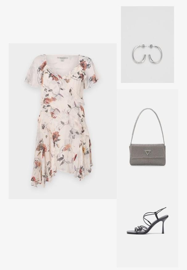 Rochie florală cu mâneci scurte, tiv ondulat și design înfășurat. Materialul pare ușor și transparent, având o paletă de culori pastelate.; Sandale negre cu toc înalt au curele subțiri cu un design legat, un vârf pătrat neted și un toc stiletto elegant.; Geantă metalică gri deschis, cu un strap din lanț, decorată cu mici ținte circulare metalice și un logo de marcă triangular.; Cercei rotunzi din argint cu un finisaj neted și strălucitor. Design ușor, având o formă rotundă și închidere cu tijă.