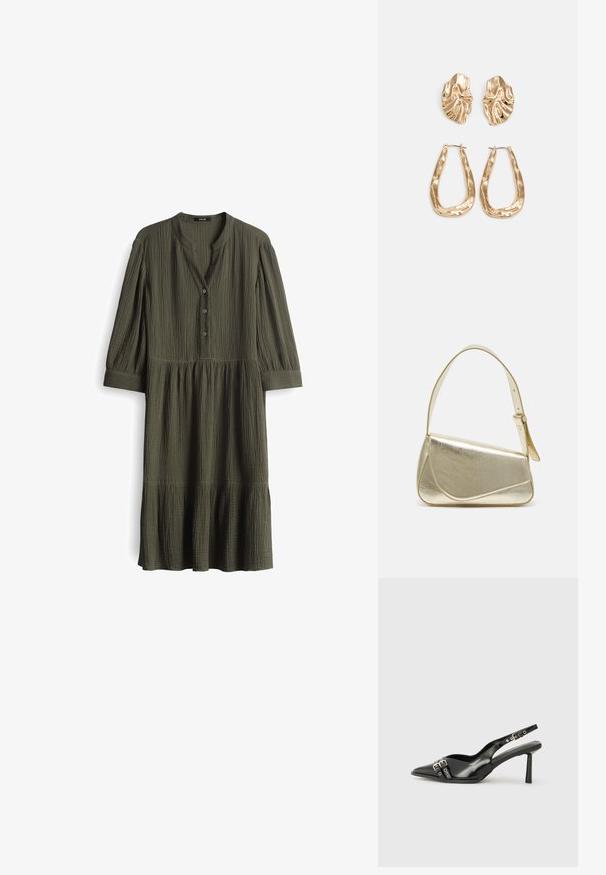 Olivengrünes, knielanges Kleid aus plissierter Baumwolle. Mit einem Henley-Ausschnitt mit drei Knöpfen und gerafften Ärmeln. Ausgestellter Saum.; Schwarzer Lackleder Slingback-Schuh mit spitzem Zehenbereich, Knöchelriemen mit silbernen Schnallen und Beschlägen sowie einem schlanken Absatz.; Goldfarbene metallische Handtasche mit strukturiertem Design, glatter Textur und verstellbarem Tragegurt. Sie verfügt über eine einzigartige dreieckige Form und minimalistische Nähte.; Ohrringe in Goldoptik mit strukturierten, gewellten Formen. Beinhaltet skulpturale Clip-Ohrringe und ein offenes Hoop-Design mit gehämmertem Finish.