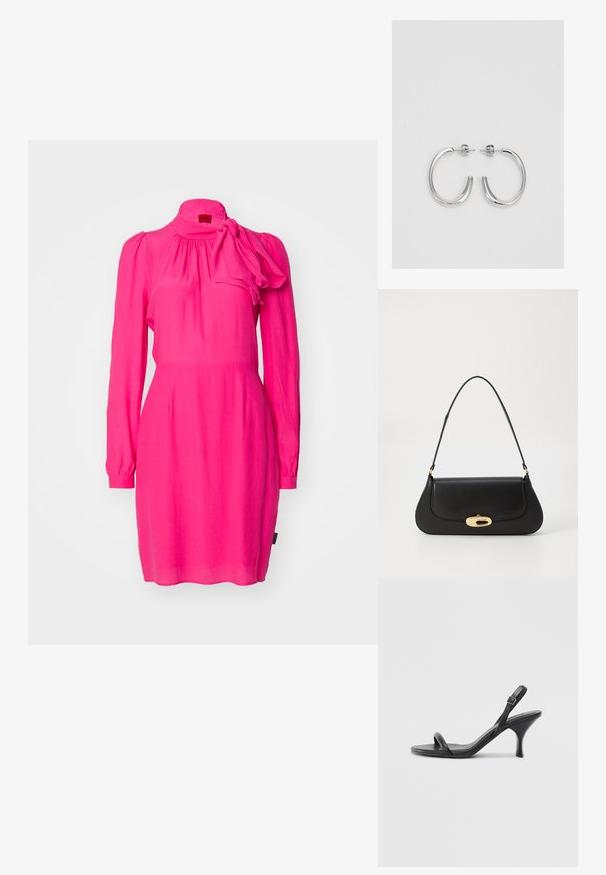 Fuksia roosa kleit pikkade varrukatega, kokku pandud kaeluse ja paela aktsendiga õlal. Valmistatud kerge kangast.; Mustad nahast kõrgete kontsadega sandaalid, millel on saledad, kõverad kontsad ja ristatud rihma disain. Reguleeritav pahkluu rihm. Sile tekstuur.; Mustroone nahast käekott kaarjate vormidega, kuldse tooni detailide ja ülemise käepideme ning sujuva sulgemise ja sileda tekstuuriga.; Hõbedast rõngaskõrvarõngad sileda ja läikiva pinnaga, kõveriku kujuga ning postitaksega sulgur. Minimalistlik disain kaasaegse viimistlusega.
