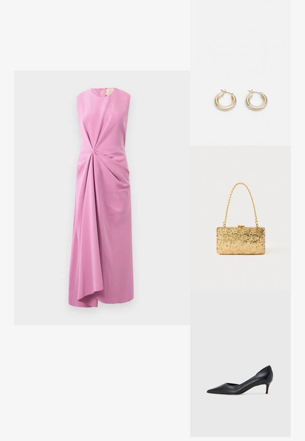 Vestido sem mangas em tecido rosa claro, apresenta um detalhe frontal torcido e uma barra assimétrica, com uma textura suave e um brilho subtil.; Sapato de salto alto preto em pele com bico fino e salto baixo. Apresenta uma textura suave e brilho subtil. Corte aberto na parte da frente para um detalhe adicional.; Clutch dourada em lantejoulas com formato retangular, apresentando uma alça de corrente torcida e um fecho de metal, refletindo a luz com um acabamento texturizado.; Lauren Ralph Lauren BASIC SMALL HOOP - Brincos - gold-coloured