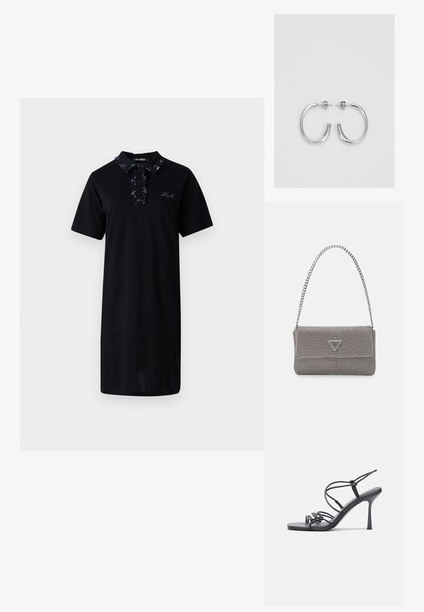 Abito nero a maniche corte in cotone, con colletto stampato, pattina con bottoni e dettaglio del logo ricamato sul petto.; Sandali neri con tacco alto presentano sottili cinturini con design annodato, una punta quadrata liscia e un elegante tacco a spillo.; Borsa a mano metallica grigia chiara con tracolla a catena, impreziosita da piccoli chiodi metallici circolari e da un logo triangolare del marchio.; Orecchini a cerchio in argento con una finitura liscia e lucente. Forma arrotondata, design leggero, con chiusura a perno.
