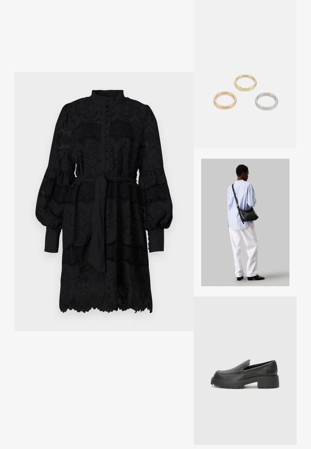 Rochie neagră cu un guler înalt, plachetă cu nasturi și mâneci lungi și bufante. Prezintă broderie asemănătoare cu dantelă și un cordon la talie.; Mocasini din piele neagră, cu vârf rotunjit, talpă groasă texturată și detalii minimale de cusătură. Design elegant, fără șireturi sau accesorii vizibile.; Geantă de umăr din piele neagră cu o textură moale, formă triunghiulară și curea ajustabilă, asortată cu o bluză cu dungi albastre deschise și pantaloni albi.; Trei inele din metal: unul roz aurie, unul auriu cu accente texturate și unul argintiu, toate cu branding gravat pe banda interioară.