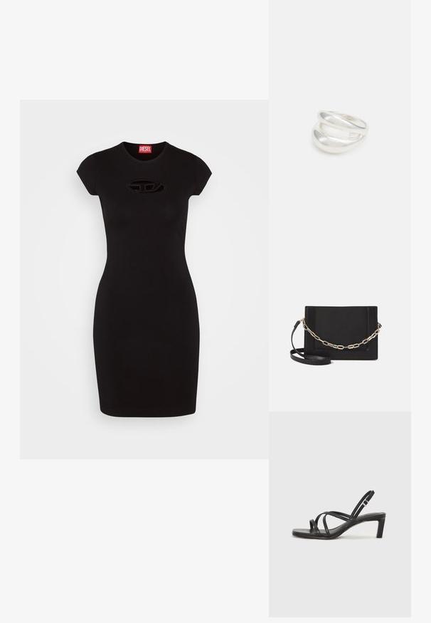 Czarna dopasowana sukienka z krótkimi rękawami. Posiada okrągły dekolt oraz subtelną haftowaną aplikację logo Diesel w dopasowanym kolorze na piersi.; Czarne sandały na obcasie z prostokątnym noskiem i niskim słupkowym obcasem. Posiadają wiele cienkich pasków i regulowany pasek na kostkę. Wykonane z gładkiej skóry.; Czarna skórzana torebka typu crossbody z gładką teksturą, prostokątnym kształtem oraz metalowym detalem w postaci łańcuszka z przodu. W zestawie regulowany pasek.; Srebrna obrączka podwójna z gładką, polerowaną powierzchnią. Posiada płynny, zakrzywiony kształt z nakładającymi się sekcjami, co nadaje nowoczesny wygląd.
