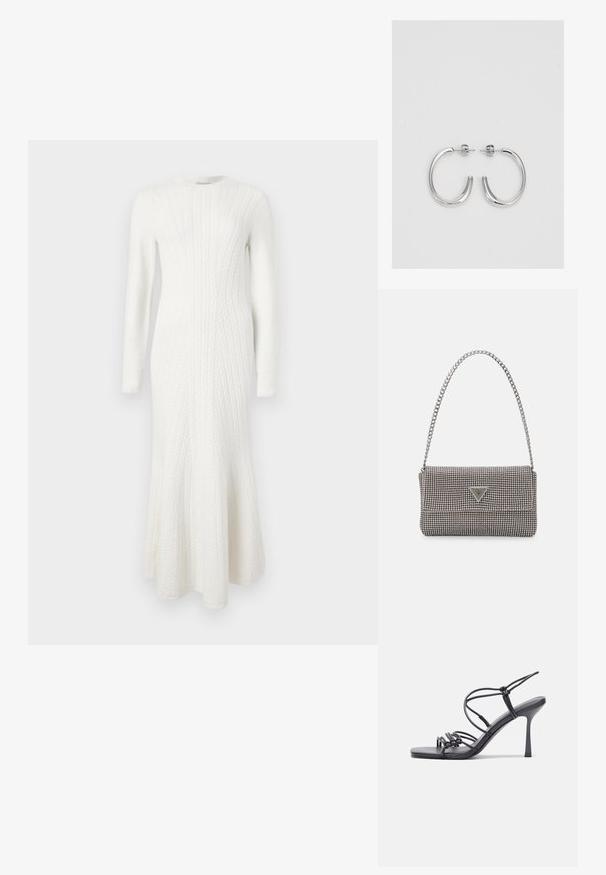 Abito bianco lavorato a maglia con maniche lunghe, caratterizzato da un motivo a trecce e un orlo svasato. Texture morbida e silhouette aderente.; Sandali neri con tacco alto presentano sottili cinturini con design annodato, una punta quadrata liscia e un elegante tacco a spillo.; Borsa a mano metallica grigia chiara con tracolla a catena, impreziosita da piccoli chiodi metallici circolari e da un logo triangolare del marchio.; Orecchini a cerchio in argento con una finitura liscia e lucente. Forma arrotondata, design leggero, con chiusura a perno.