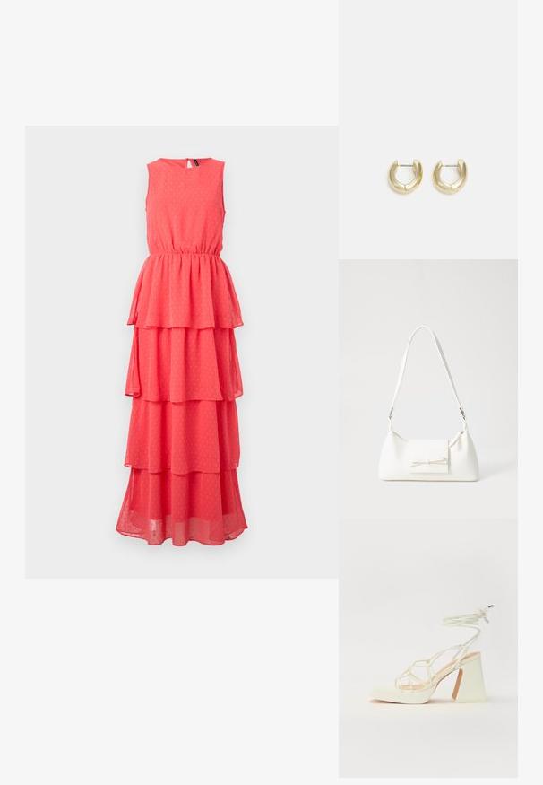 Korallfärgad ärmlös klänning med lager av volanger, elastisk midja, rund halsringning och subtil prickmönstring. Tillverkad av lätt, genomskinligt tyg.; Vit högklackad sandal med en kraftig klack, med ett remdesign och ankelband. Slät textur med en plattform framtill för ökad höjd.; Vit syntetisk handväska med triangulär form, platt framklaff och rosettdetalj, justerbar rem, slät textur och minimalistisk design.; Guldtonade ringörhängen med en slät, polerad yta. Har en halvcirkelform och en säker bakgång.