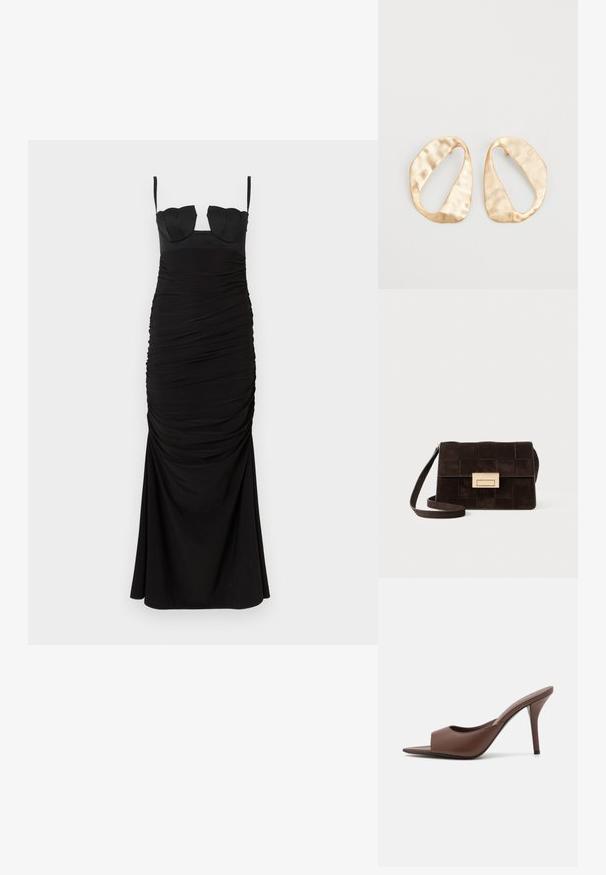 Abito lungo nero da sera con arricciature, bustier strutturato aderente e sottili spalline su sfondo bianco.; Mule aperti con tacco alto in pelle marrone, dal design elegante, caratterizzati da una larga fascia anteriore e un sottile tacco a stiletto.; Borsa a mano in suede marrone con design trapuntato, forma rettangolare, hardware color oro e tracolla regolabile.; Un paio di orecchini in metallo di tonalità dorata, di forma ovale irregolare, con superficie texturizzata e leggermente martellata, su uno sfondo bianco.
