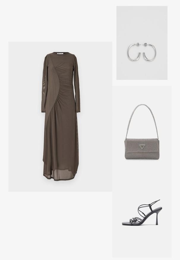 Pikk, pruun kleit, millel on vormiv talje, ebavõrdse muljutud detail, pikad varrukad ja läbipaistev alumine paneel. Sujuv tekstuur.; Mustad musta värvi kontsandaalid on varustatud peente rihmadega, millel on sõlmekujundus, siledad ruudukujulised varbad ja stiilne stilettokonts.; Helehall metallik handbags, millel on kett, kaunistatud väikeste ümmarguste metallist õmblustega ja kolmnurkse brändi logoga.; Hõbedast rõngaskõrvarõngad sileda ja läikiva pinnaga, kõveriku kujuga ning postitaksega sulgur. Minimalistlik disain kaasaegse viimistlusega.