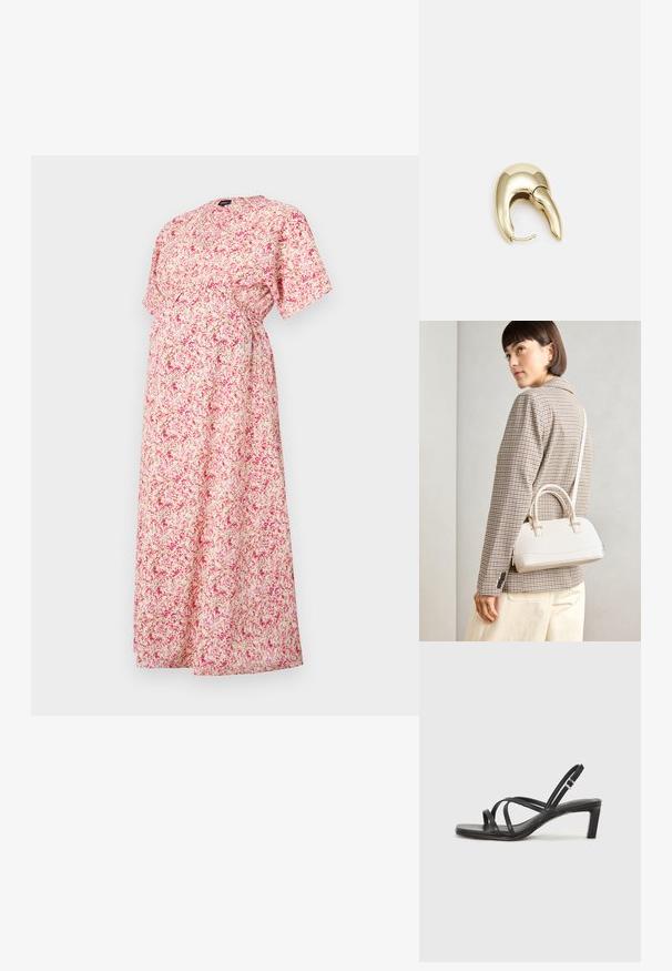 Gėlių nėštumo suknelė šviesiai rožinės spalvos, laisvas modelis, trumpomis rankovėmis ir susiraukšlėjusia juosmens linija. Suknelė turi mažą apvalų iškirpimą ir įvairius gėlių raštus.; Juodi šlepetės su kvadratiniu pirštu ir žemu bloku kulnu. Yra keli ploni dirželiai ir reguliuojamas kulkšnies diržas. Pagaminti iš lygios odos.; Balta struktūruota rankinė su trumpomis rankenomis ir peties diržu, su auksinėmis detalėmis ir tekstūruota medžiaga, pastatyta prieš pilką foną.; Aukso tono metalinės auskarai su stilingu, kreiviu dizainu. Išsiskiria ryškiu smailiu pavidalu, poliruota paviršiumi ir užsegimu su vyriu.