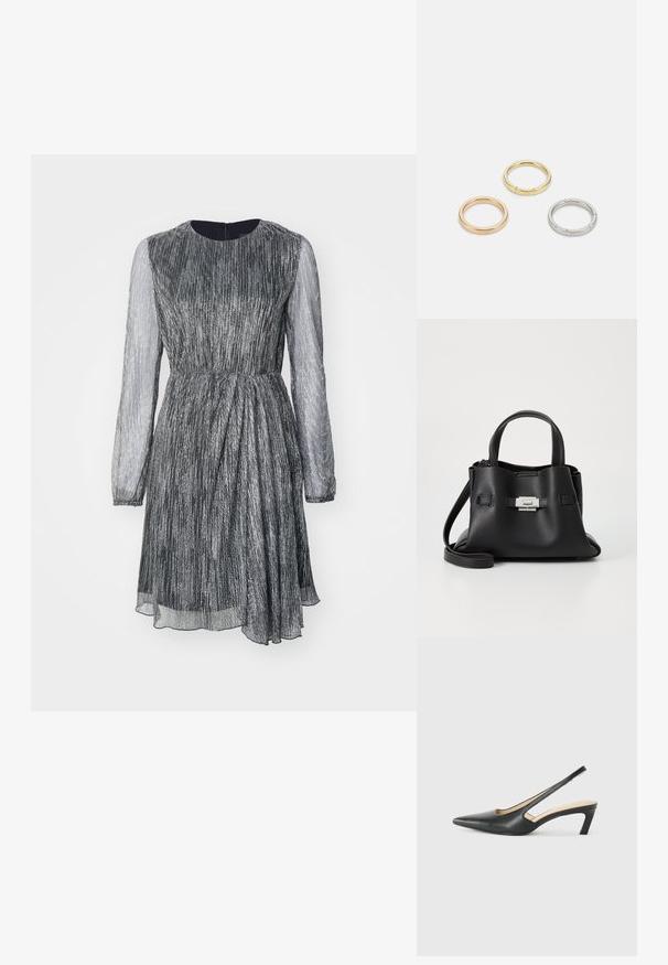 Abito a maniche corte con vita aderente, design plissettato, tessuto metallico argento e maniche lunghe trasparenti, caratterizzato da un collo rotondo e chiusura lampo sul retro.; Scarpa slingback nera con punta affilata e tacco basso, realizzata in pelle liscia e con un design a taglio laterale per favorire la traspirabilità.; Borsa a tracolla in pelle nera con finitura textured, dotata di due manici superiori, una tracolla rimovibile e un dettagli di chiusura in argento.; Tre anelli metallici: uno in oro rosa, uno in oro con dettagli in rilievo e uno in argento, tutti con marchi incisi sulla parte interna.