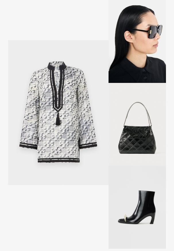 Weißes und marineblau gemustertes Tunika mit Stehkragen, Dreiviertelärmeln, einer Knopfleiste mit Quaste und schwarzen Streifenakzenten.; Schwarzer Knöchelschuh aus glänzendem Leder, mit einer spitzen Zehenform und einem dekorativen gold- und silberfarbenen Akzent an der Vorderseite. Blockabsatz-Design.; Tory Burch Sonnenbrille - black/dark grey; Schwarze gesteppte Lederhandtasche mit einem silbernen Kettenhenkel, die ein strukturiertes Design und eine glatte Textur aufweist.