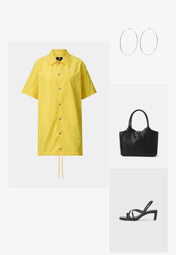 Rumena dežna jakna s kratkimi rokavi, sprednjimi zapenjanji na gumbke, vrvico za prilagajanje obroča in logotipom na prsih. Narejena je iz lahkega, vodoodpornega materiala.; Črne natikače s trakovi in kvadratnim prstom ter nizkim blokastim peto. Imajo več tankih trakov in nastavljiv trak okoli gležnja. Narejene so iz gladkega usnja.; Črna usnjena torba s gladko teksturo, strukturirano obliko, dvema ročkama in izrazitim srebrnim sponko na sprednji strani.; Srebrne obročaste uhane z gladkim, okroglim dizajnom in poliranim zaključkom. So tanke in lahke, z enostavnim zapiranjem na sponko.