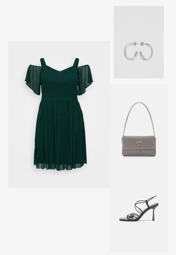 Temnozeleno obleko z V-izrezom, hladnimi ramenami in kratkimi rokavi ter ohlapno krilo do kolen, izdelano iz lahkotnega materiala.; Črne visoke sandale na peto imajo tanke naramnice z vozlom, gladek kvadratni toe in eleganten stiletto peto.; Svetlo siva kovinska torbica z verižnim ročajem, okrašena z majhnimi okroglimi kovinskimi bleščicami in trikotnim logotipom blagovne znamke.; Srebrne uhančke v obliki obroča z gladko, sijočo površino, ukrivljene oblike in zapiranjem na zatič. Minimalistična zasnova z modernim zaključkom.