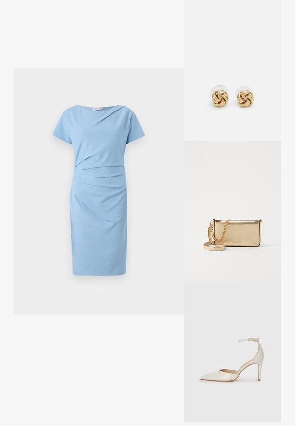 Vaaleansininen mekko pehmeästä kankaasta, jossa on lyhyet hihat, muotoiltu yläosa ja pussitettua yksityiskohtaa vyötäröllä. Polvipitkä ja sileä viimeistely.; Valkoinen nahkainen korkokenkä, jossa on terävä kärkinen muoto, nilkkaremmi ja kapea korko. Suora pinta, jossa on hienovarainen kiiltävä viimeistely.; Metallinen kultainen nahkalaukku tekstuurin viimeistelyllä, jossa on kultaketjuhihna ja irrotettava olkahihna. Brändilogo on kohokuvioitu.; Kultaketjut korvakorut, joissa on kierretystä muotoilusta valmistettu solmu. Jokaisessa korvassa on pyöreä, kirkas tausta varman käyttömukavuuden takaamiseksi.