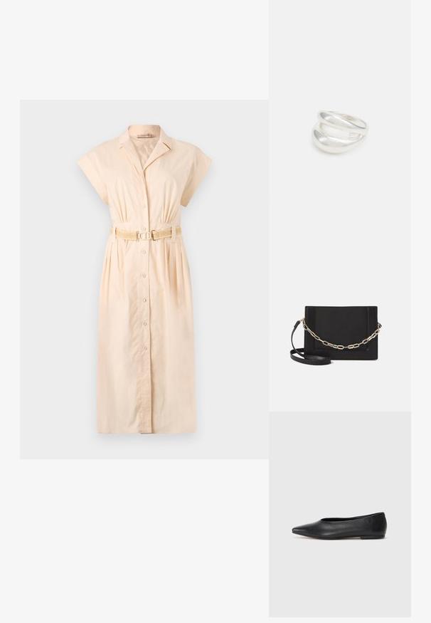 Jasno brzoskwiniowa sukienka koszulowa z bawełny, z kołnierzykiem, krótkimi rękawami, zapięciem na guziki z przodu oraz plecionym paskiem w talii.; Czarne baleriny z lakierowanej skóry, spiczasty nosek, minimalistyczny design, gładka faktura, niskie obcasy, bez widocznych elementów metalowych czy ozdób.; Czarna skórzana torebka typu crossbody z gładką teksturą, prostokątnym kształtem oraz metalowym detalem w postaci łańcuszka z przodu. W zestawie regulowany pasek.; Srebrna obrączka podwójna z gładką, polerowaną powierzchnią. Posiada płynny, zakrzywiony kształt z nakładającymi się sekcjami, co nadaje nowoczesny wygląd.