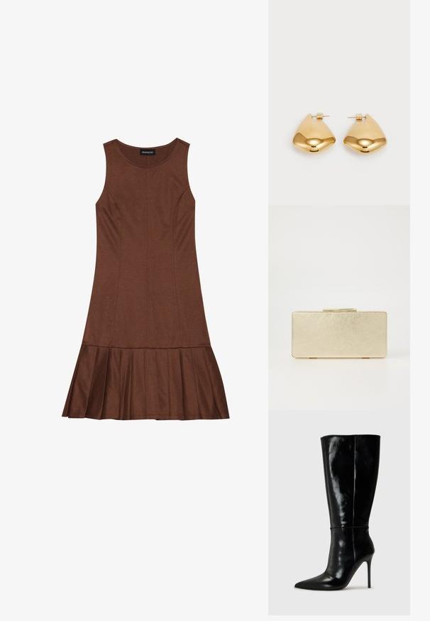 Braunes ärmelloses Kleid mit tailliertem Oberteil und schwingendem, gefälteltem Saum, gefertigt aus einem glatten Material mit sichtbaren Nahtdetails.; Schwarze Leder-Knielange Stiefel mit spitzem Schuh und hohem Stiletto-Absatz. Glatte Textur und elegantes Design, das sich durch minimale Details auszeichnet.; Goldene Clutch mit glatter, metallischer Oberfläche, rechteckiger Form und einem einfachen Druckverschluss. Keine sichtbaren Muster oder Dekorationen.; Goldfarbene Metallohrringe in einer glatten, abgerundeten dreieckigen Form mit Steckverschluss; reflektierende Oberfläche mit minimaler Detailarbeit.