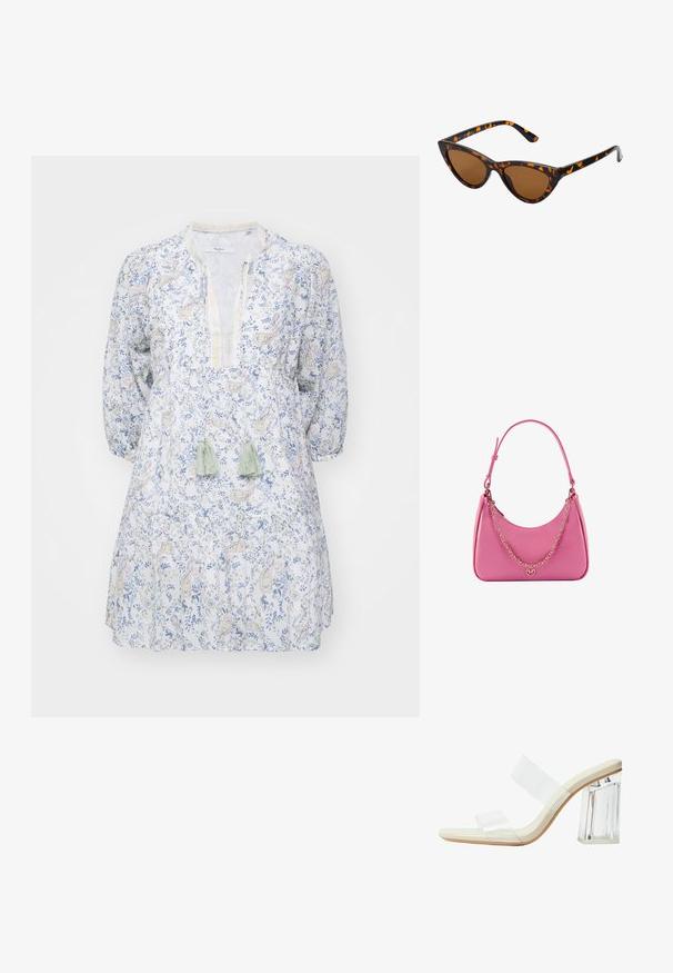 Lekka bawełniana sukienka w kwiatowy wzór w niebieskie i żółte kolory, z dekoltem w kształcie litery V oraz długimi bufiastymi rękawami. Zawiera zielone frędzle.; Przezroczyste sandały na obcasie z przezroczystymi paskami, beżową wkładką oraz masywnym przezroczystym blokowym obcasem. Elegancki i gładki design o minimalistycznej estetyce.; Okulary przeciwsłoneczne w kształcie kocich oczu z czarno-pomarańczową oprawą w deseń żółwia, brązowymi soczewkami i eleganckimi, spiczastymi końcówkami. Posiadają minimalistyczne logo na zauszniku.; Różowa syntetyczna torba na ramię o zaokrąglonym kształcie, gładkiej fakturze, odpinanym łańcuszku oraz okrągłym detalem z logo na froncie.