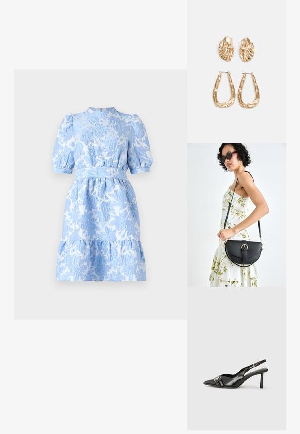 Svijetloplava haljina s cvjetnim uzorkom, napuhanim rukavima, remenom u struku i slojevitom suknjom. Teksturirani materijal s blagim sjajem.; Crna lakirana slingback cipela s izduženim vrhom, remenčićima oko gležnja s srebrnim kopčama i dijelovima, te vitkim potplatom.; Crna kožna torba s lukovitim oblikom, odvojivim remenom i zlatnim detaljima. Torba ima preklop s kopčom.; Naušnice zlatne boje s teksturiranim, valovitim oblicima. Uključuju skulpturalne kopče i dizajn otvorene kružnice s kovanom završnom obradom.