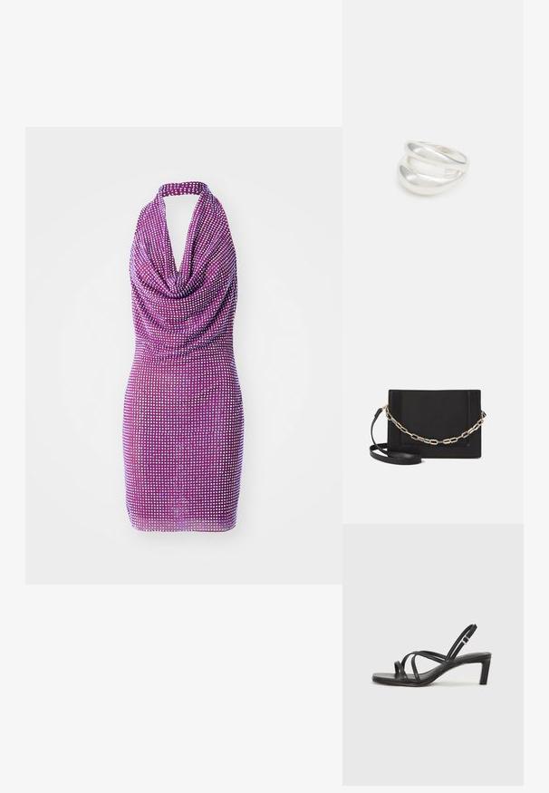 Ljubičasta halter haljina s drapiranim prednjim dijelom i uzorkom od cijelih sjajnih šljokica. Prilagođen kroj s glatkom teksturom. Kratka dužina.; Crne sandale s trakama, kvadratnim prstom i niskom blok petom. Ima više tankih trakica i podesivu trakicu oko gležnja. Izrađene su od glatke kože.; Crna kožna torba preko tijela s glatkom teksturom, pravokutnim oblikom i metalnim lancem na prednjoj strani. Uključena je podesiva naramenica.; Srebrna dvostruka prsten s glatkom, poliranom površinom. Karakterizira ga fluidan, zakrivljen dizajn s preklapajućim sekcijama za moderan izgled.